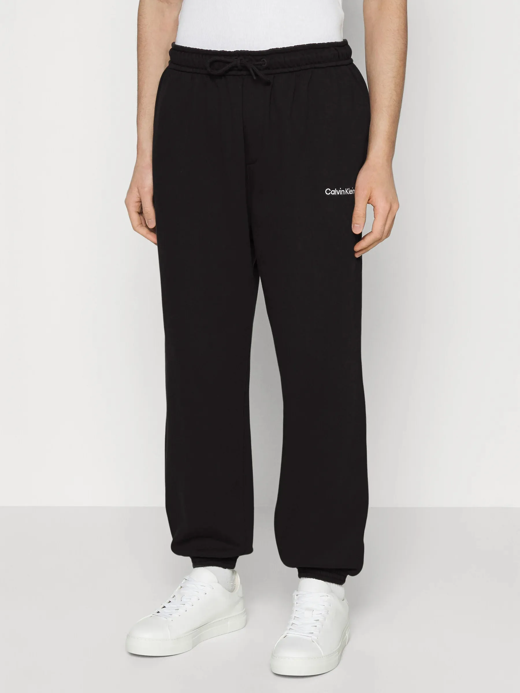 Спортивные брюки