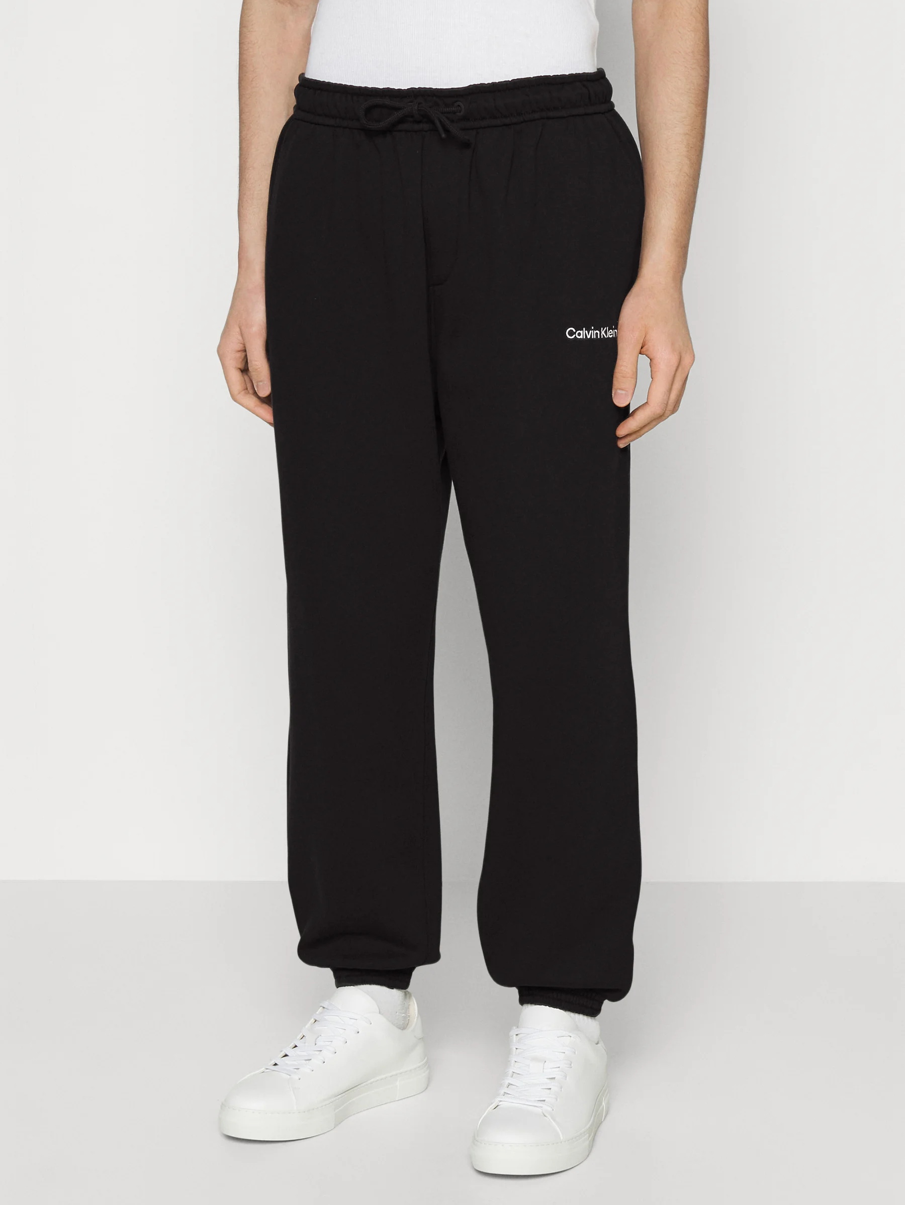 Спортивные брюки