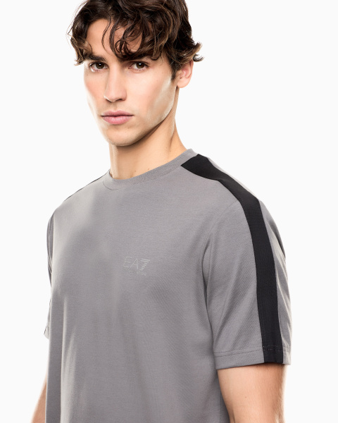 Футболка EA7