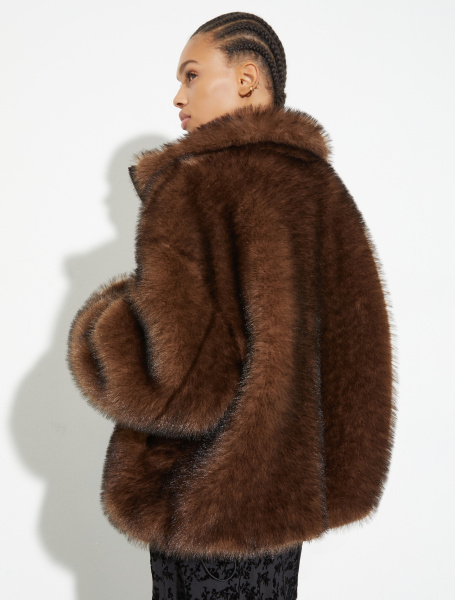 Шуба MAX&Co.