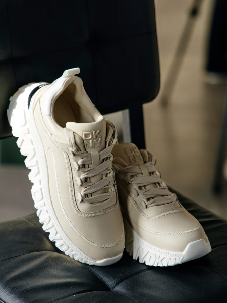 Кроссовки DKNY