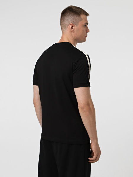 Футболка EA7