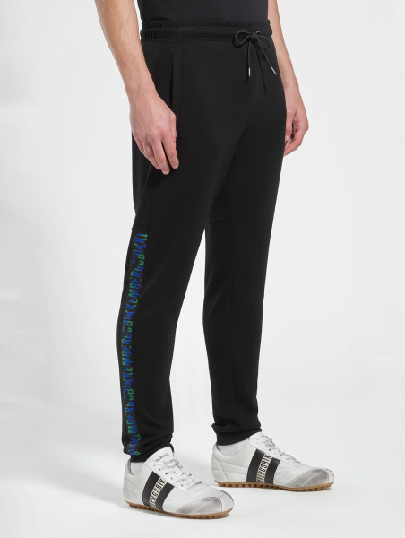 Спортивные брюки