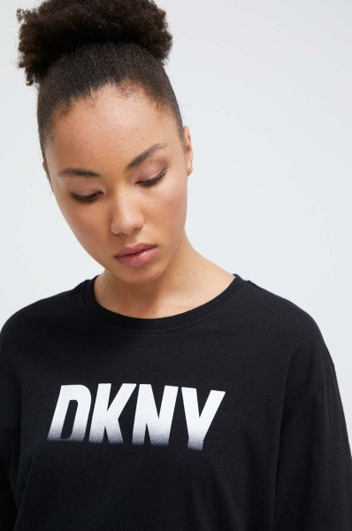 Черная футболка DKNY