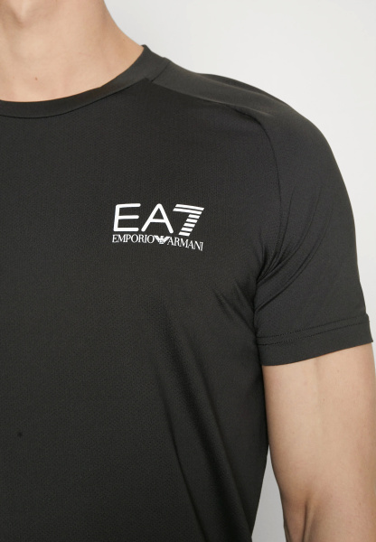 Футболка EA7