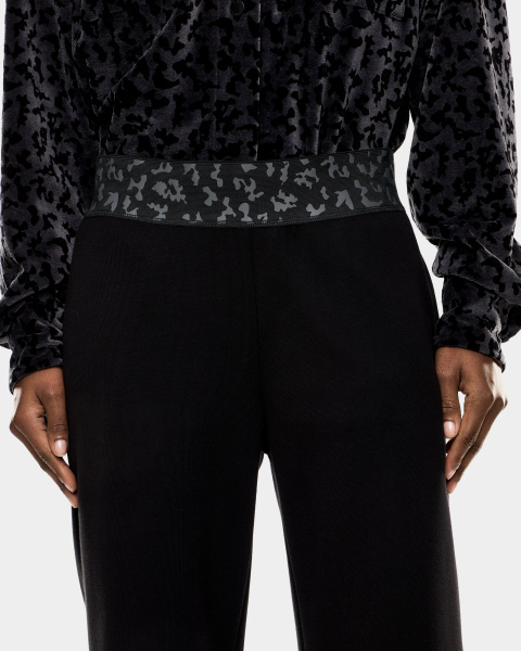 Спортивные брюки EA7