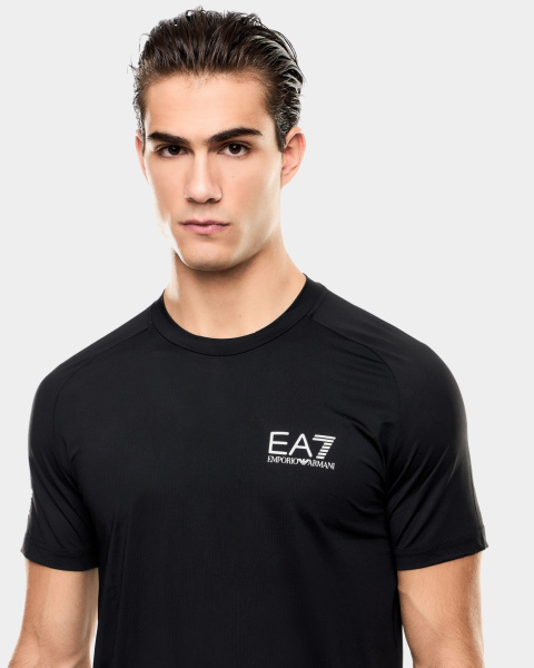 Футболка EA7