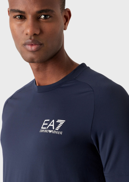 Футболка EA7