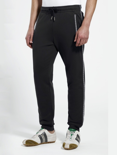 Спортивные брюки