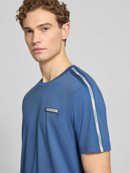 Футболка EA7