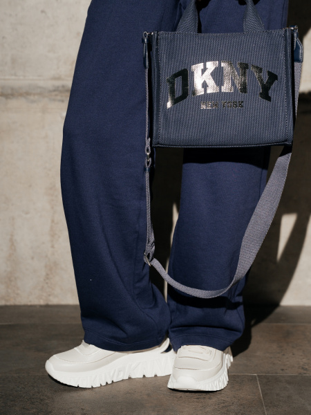 Кроссовки DKNY
