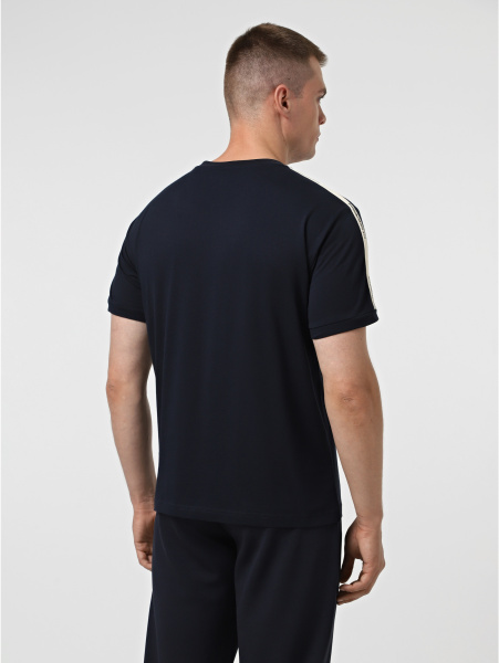 Футболка EA7