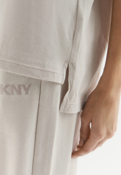 Футболка DKNY