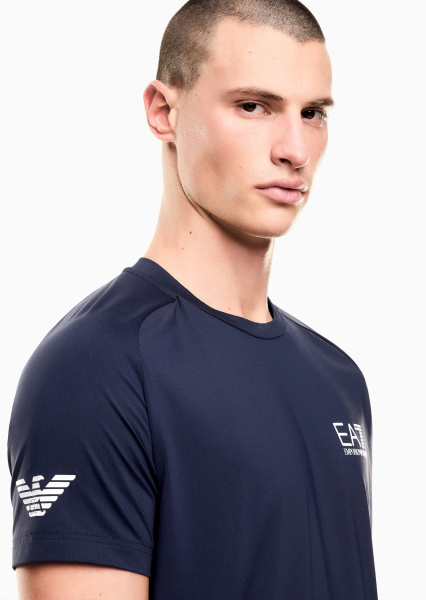 Футболка EA7