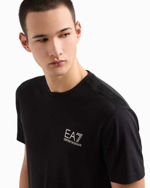 Футболка EA7