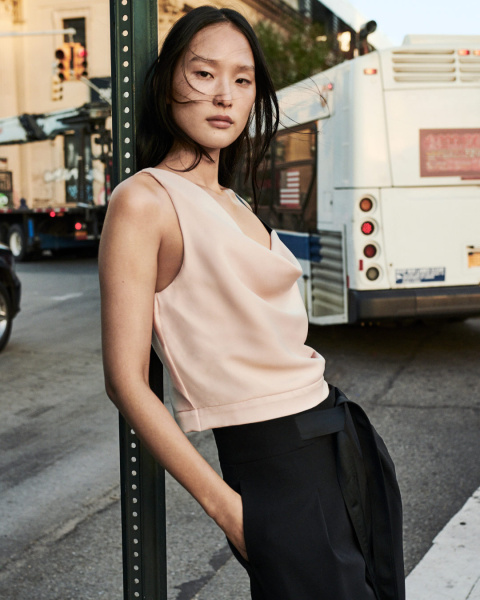 Топ DKNY